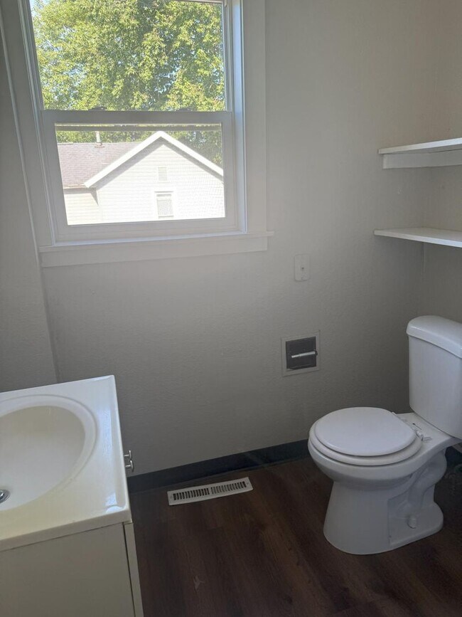 Foto del edificio - 144-144 1/2 S 3rd St