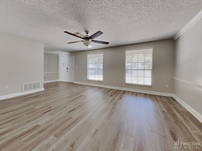 Foto del edificio - 13005 Willoughby Ln