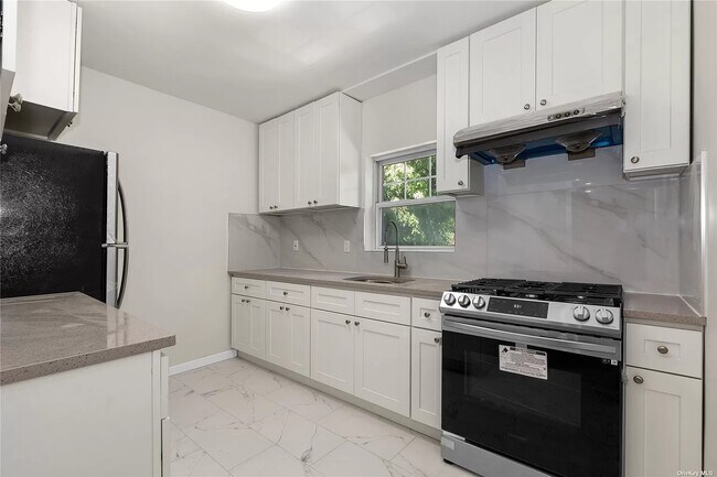 Building Photo - 36-20-120 190th St