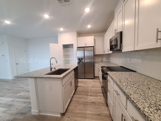 Foto del edificio - Coming Soon! 3 Bedroom 2.5 Bath Plus Loft ...