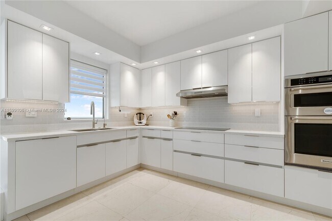 Foto del edificio - 789 Crandon Blvd