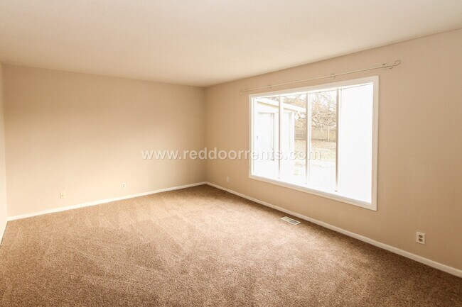 Building Photo - 8733 Deer Run Dr