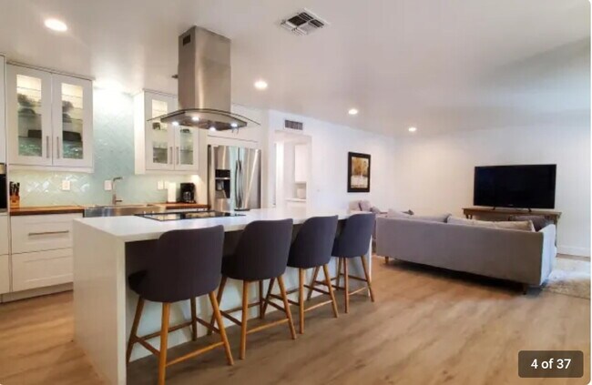 Building Photo - Tempe Gem - Fully furnished with a pool
