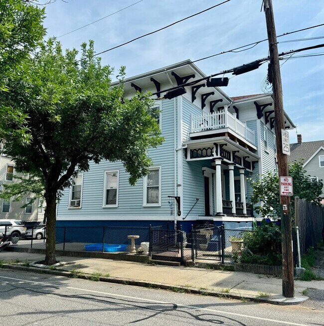 Building Photo - 123 Almy St