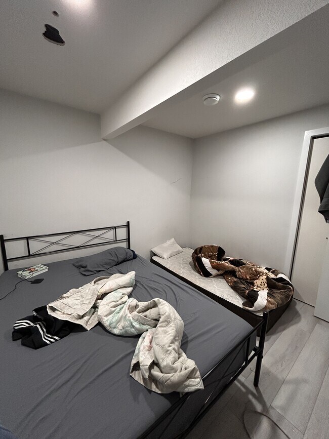 Photo du bâtiment - 1771-1728 28 St NW