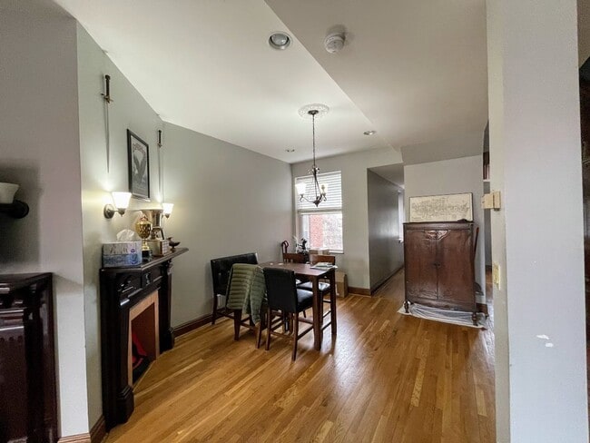 Building Photo - Huge 3 bed 2.5 bath - Southside flats, laundry, central air, private yard, off street parking