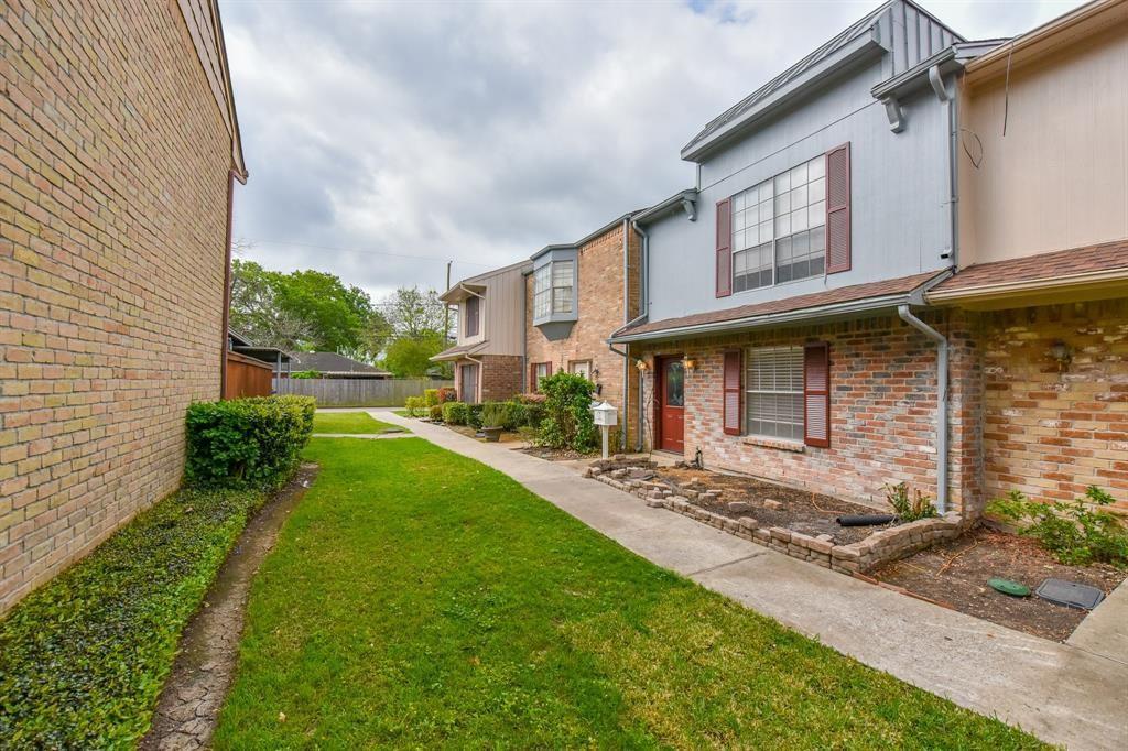Foto principal - 1069 Willow Oaks Cir