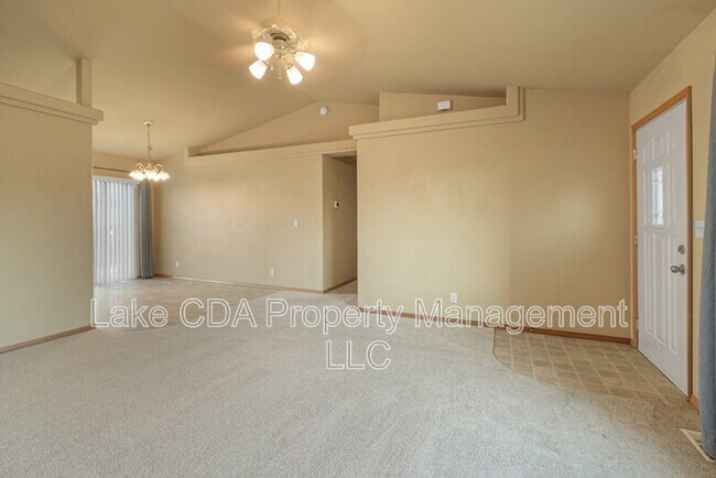 Building Photo - 321 E Acorn Ave