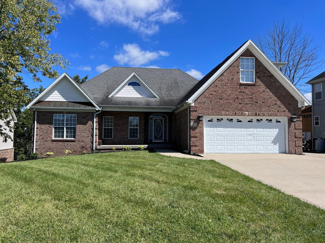 Primary Photo - 212 Lakeside Dr