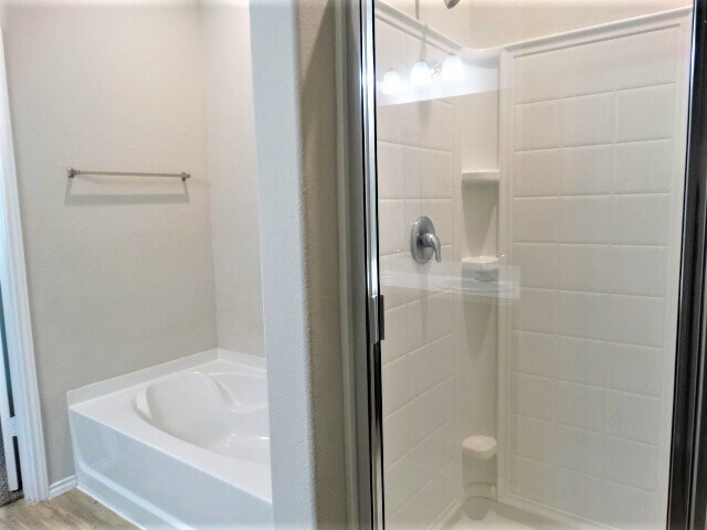 Foto del edificio - 9915 Ranger Falls Ln