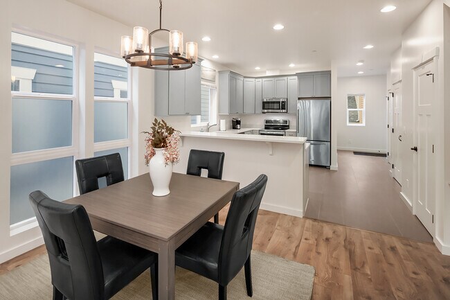Building Photo - 5424 Delridge Way SW