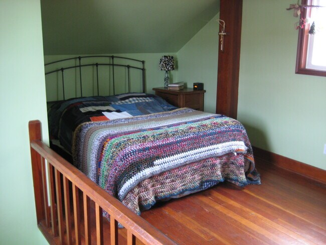 Bedroom - 923 Michigan Ave