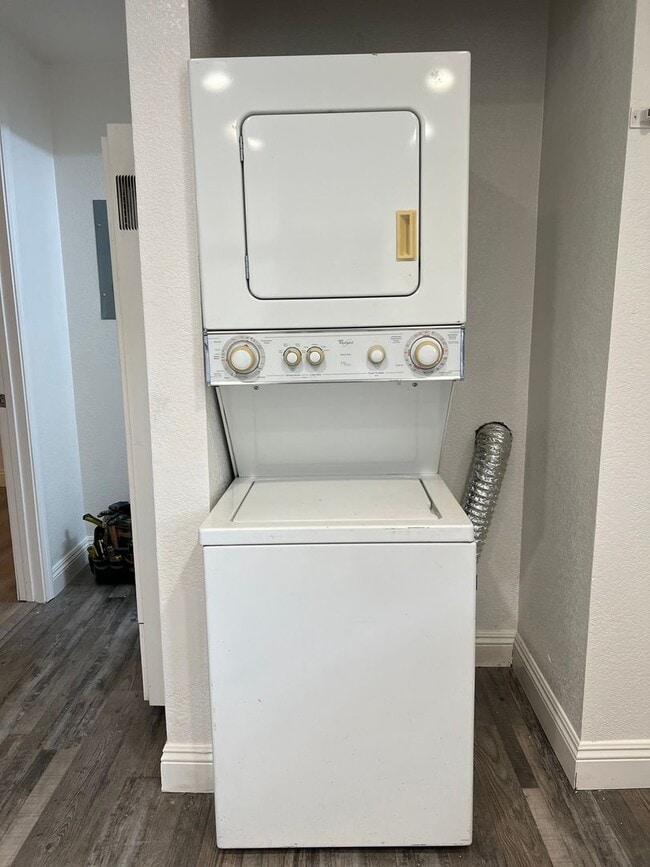 Building Photo - 1298 W Capitol Ave