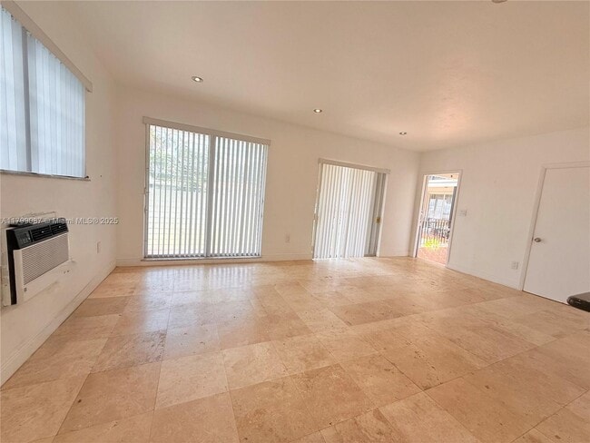 Foto del edificio - 1316 NE 105th St