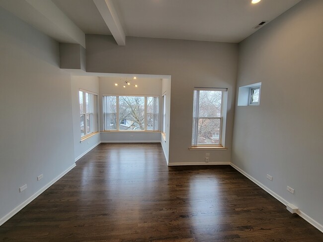 Building Photo - 4844 N Spaulding Ave