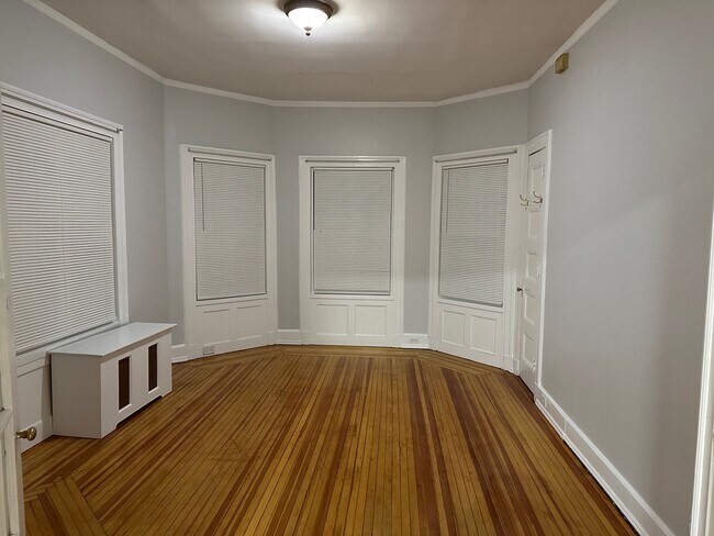 Livingroom - 182 Park Ave