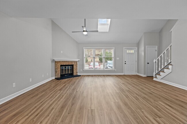 Foto del edificio - 5500 Fortunes Ridge Dr