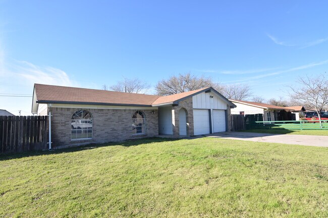 Building Photo - 1701 Hill St