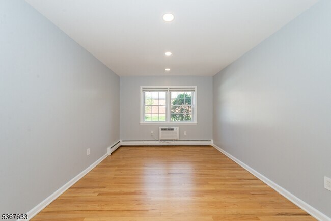 Foto del edificio - 151 Ridge Rd