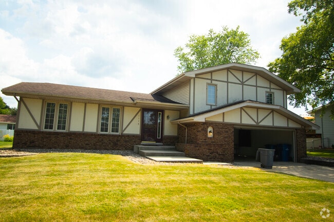 Building Photo - 1115 Sioux Dr
