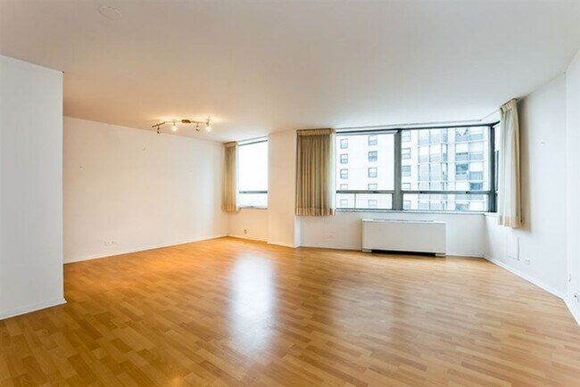 Foto del edificio - 5701 N Sheridan Rd