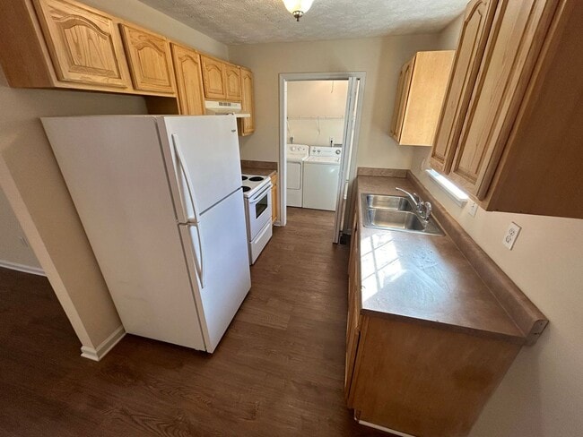 Building Photo - Leasing for Immediate Move-In!