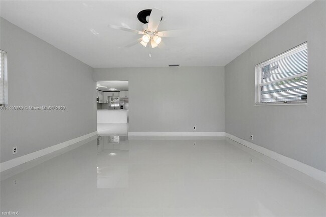 Foto del edificio - 3 br, 2 bath House - 3963 NW 18th Ave # 3963