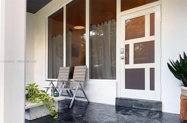 Foto del edificio - 1030 NE 81st St