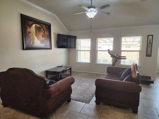 Foto del edificio - 300 Briar Park Dr