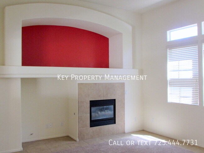 Foto del edificio - 4 BEDROOM HOME IN THE SILVERADO RANCH AREA!