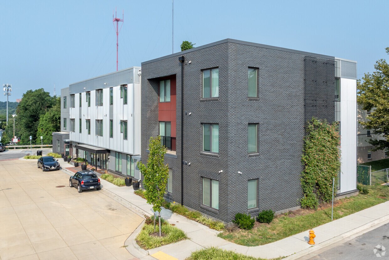 Foto principal - Flamingo Place Apartments