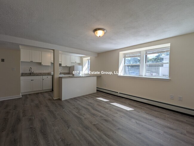Foto del edificio - 176 N Beacon St