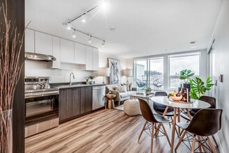 Building Photo - 3583 Kingsway