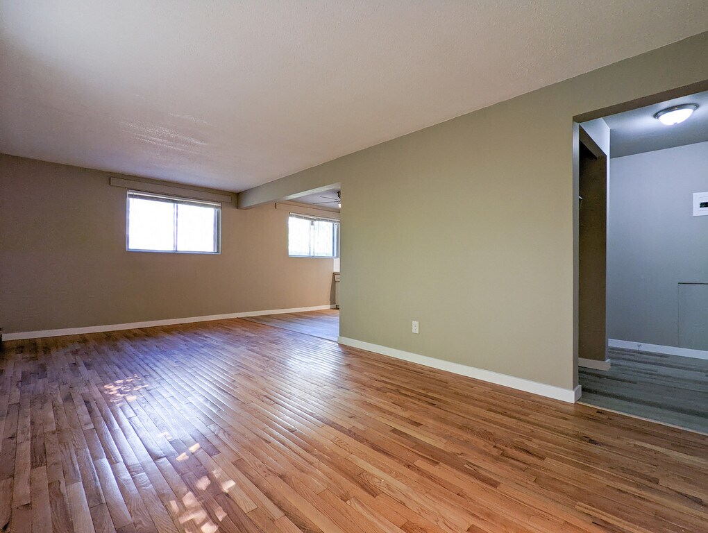 Heritage Trail Apartments 2 Apartments 9723 105th St NW Edmonton, AB