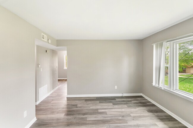 Foto del edificio - 1021 Tollview Ave