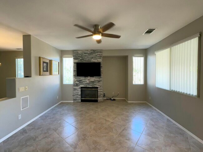 Foto del edificio - 47510 Stetson Ct