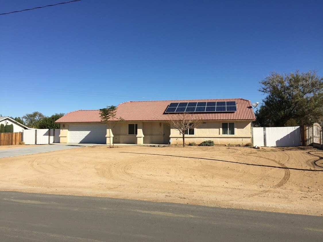 Primary Photo - SOLAR!!! 3 BEDROOM NEWER HOME SOUTH OF BEA...