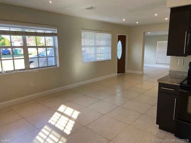Foto del edificio - 3 br, 1 bath House - 6428 SW 39th Ter