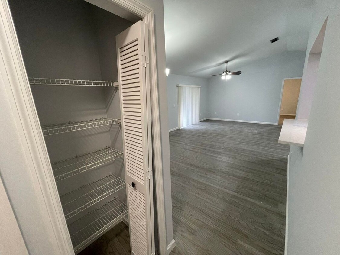 Foto principal - 4108 NW 1st St