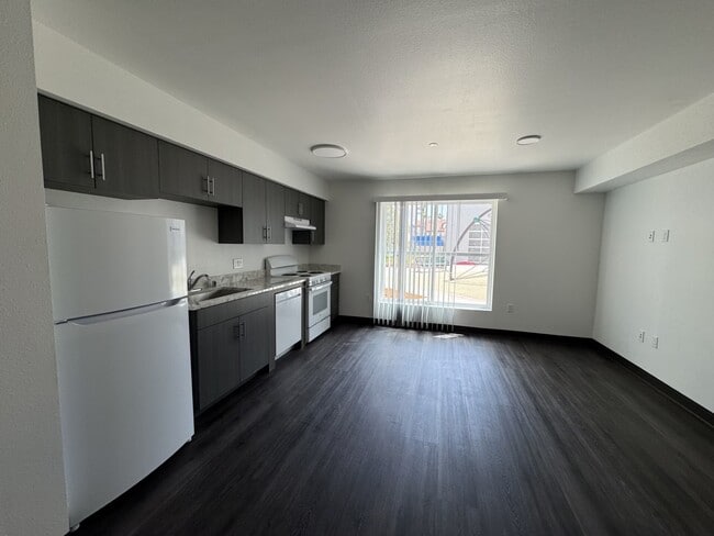 Building Photo - 3509 Vista Ln