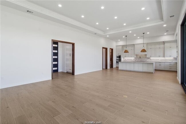 Building Photo - 4558 Hicks Ln
