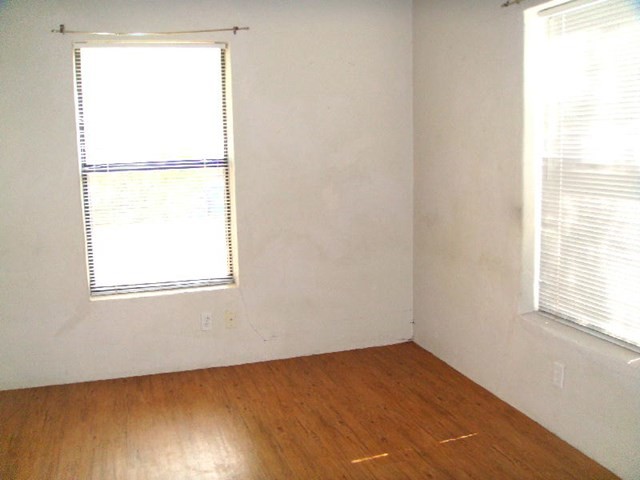 Building Photo - 626 Lois St