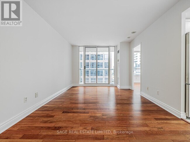 Photo du bâtiment - 43 Eglinton Ave E