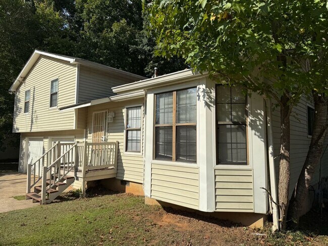 Foto del edificio - 2332 Goodwood Dr