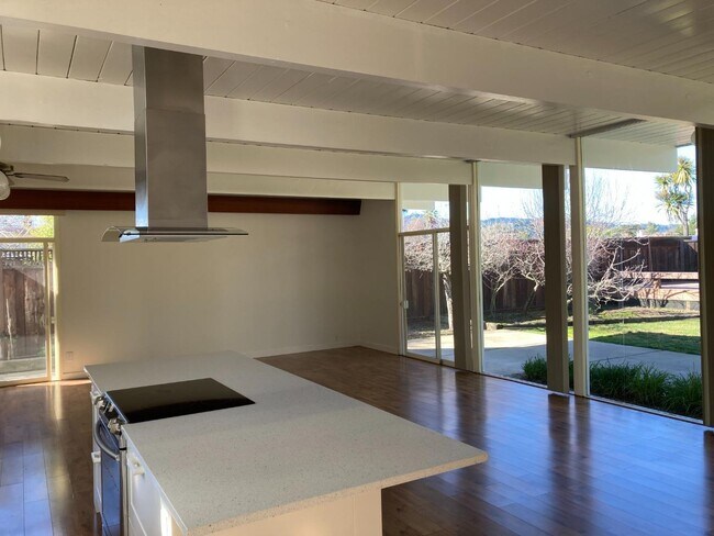 Building Photo - 15 Turtle Bay Pl