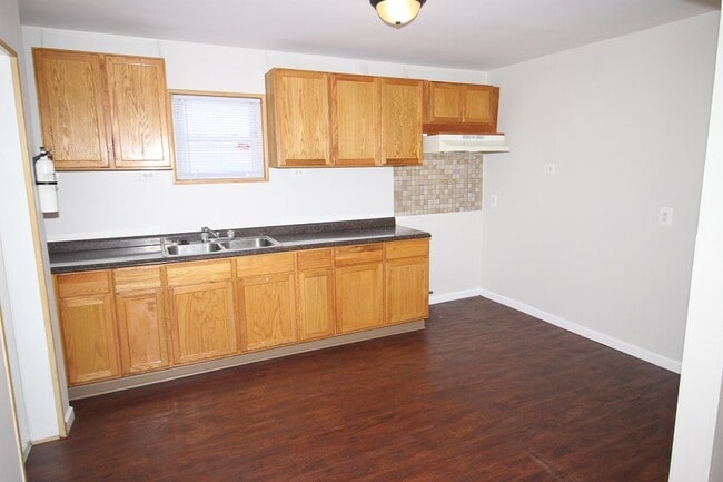 Building Photo - 24703 Brittany Ave