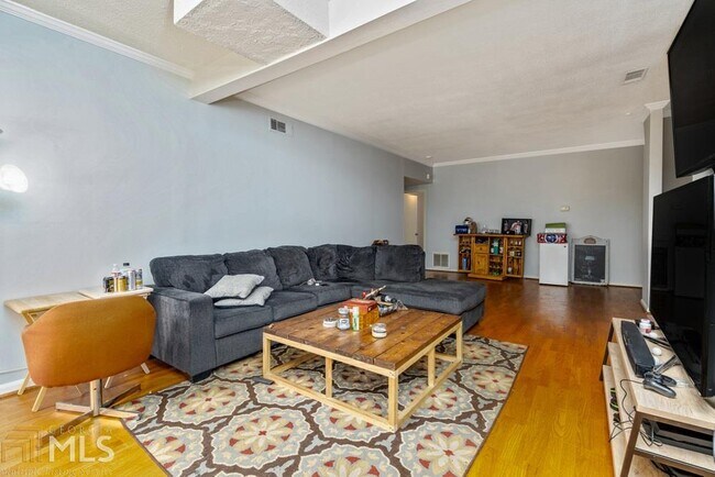 Building Photo - 5215 Chemin De Vie NE