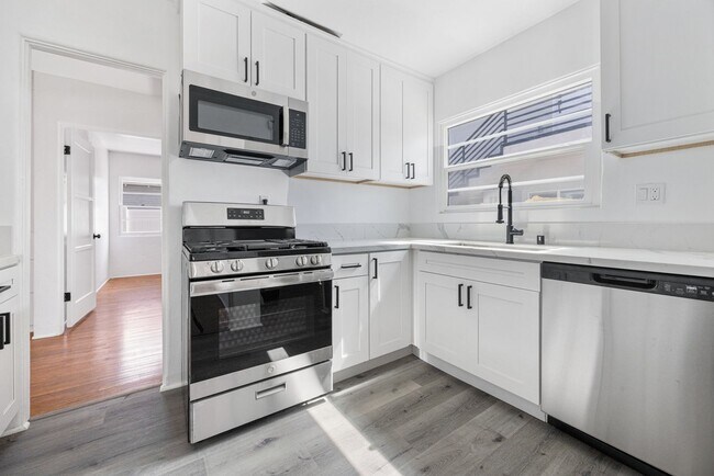 Foto del edificio - Bright 2-Bed, 1-Bath Home in the Heart of ...