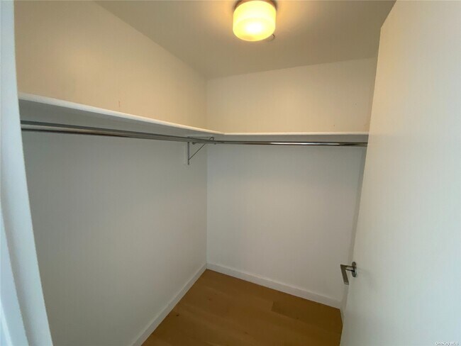 Foto del edificio - 13835-138-39 39th Ave