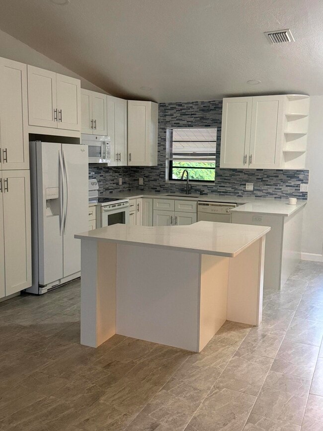 Foto del edificio - 3011 SE Aster Ln